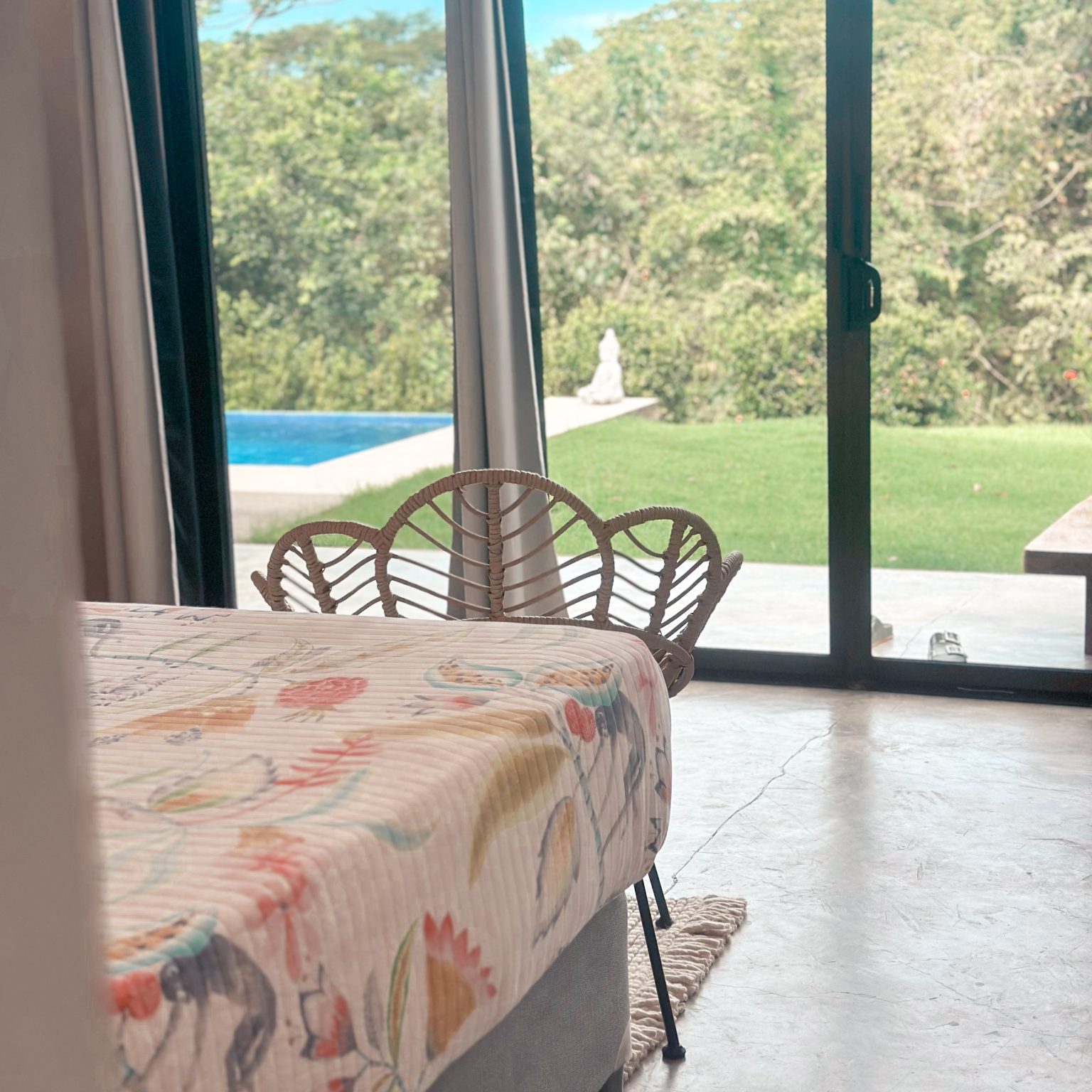 del-alma-retreat-suit-mariposa1