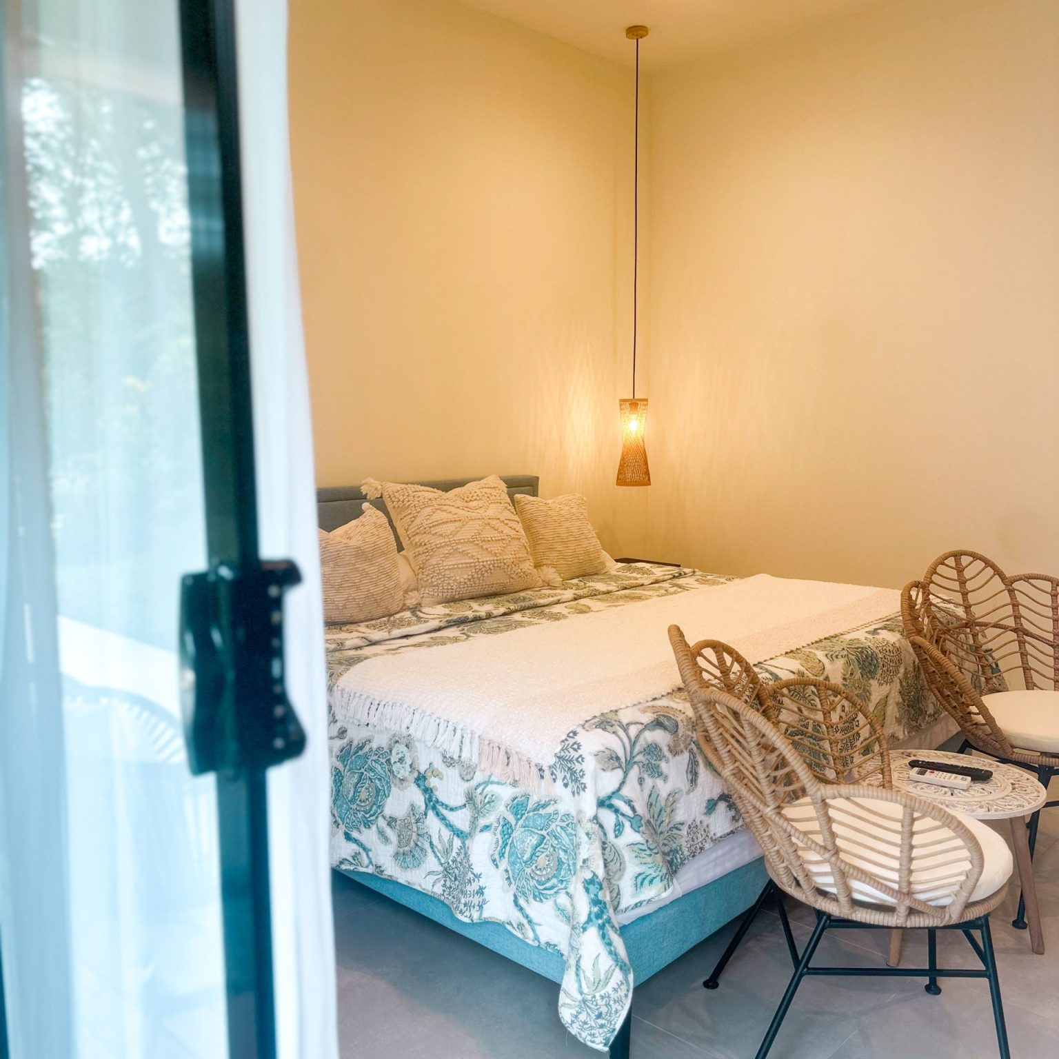 delalma-retreat-costarica-beach house